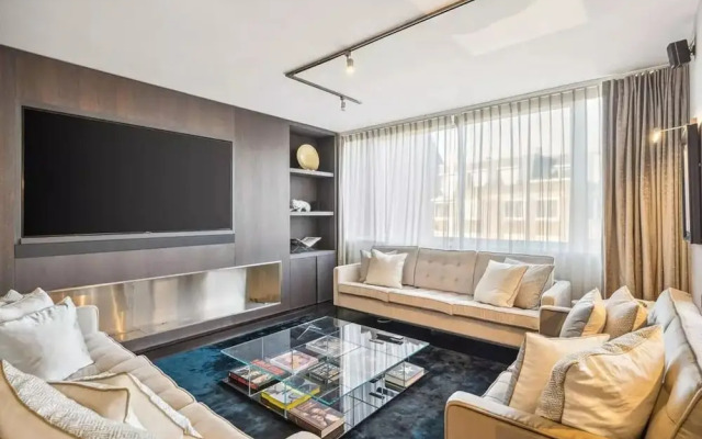 Luxurious 3-bed 2-bath Apartment in Belgravia
