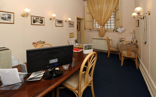 Petit Maison Sainte Justine