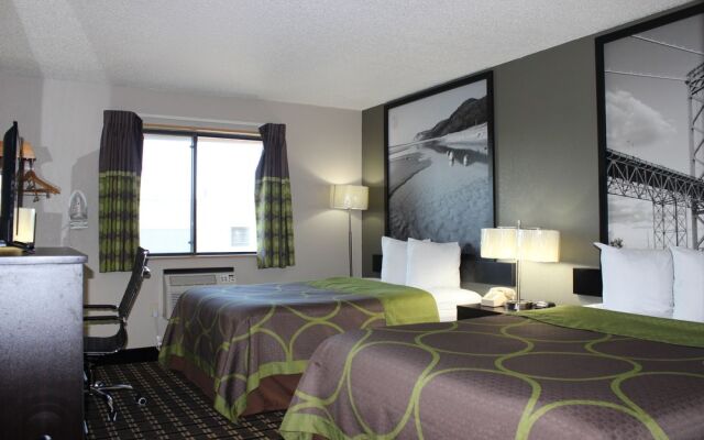Super 8 by Wyndham Grand Rapids/Wyoming