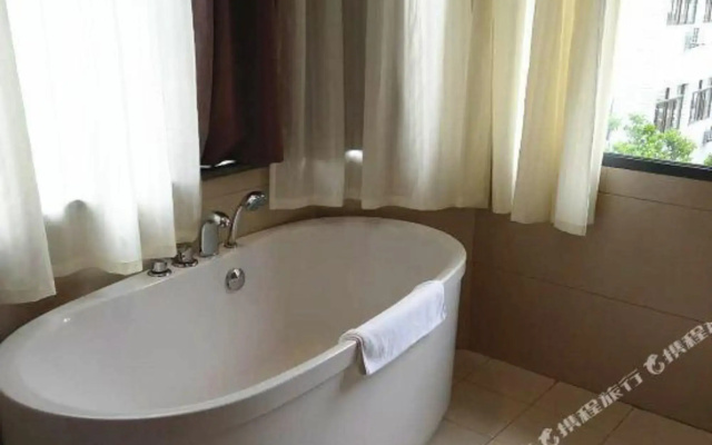 Honghua Hotel (Yichun Wentang)
