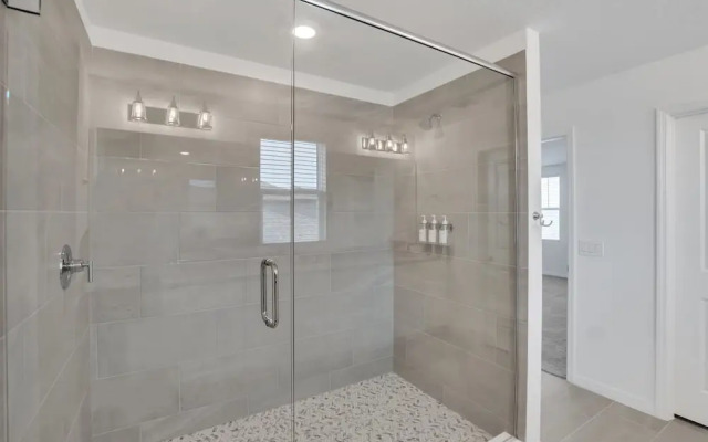 Upstay - Spacious Lakefront Home Near Disney