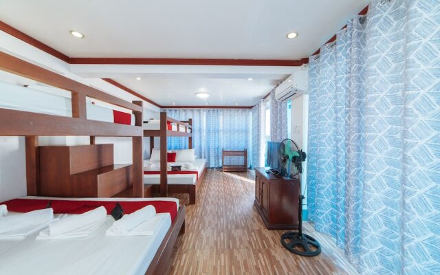 Endless Summer Hotel by RedDoorz