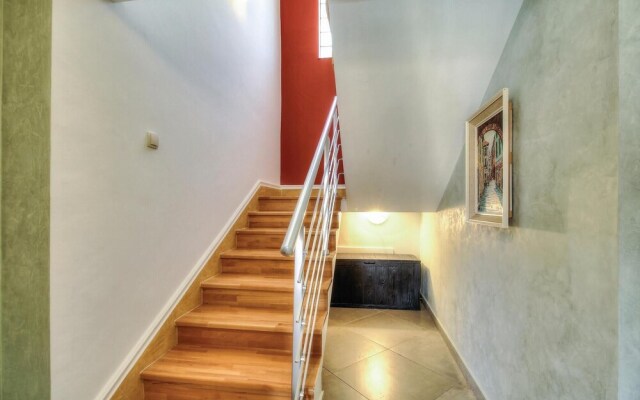Amazing Home in Radmani With Wifi and 4 Bedrooms