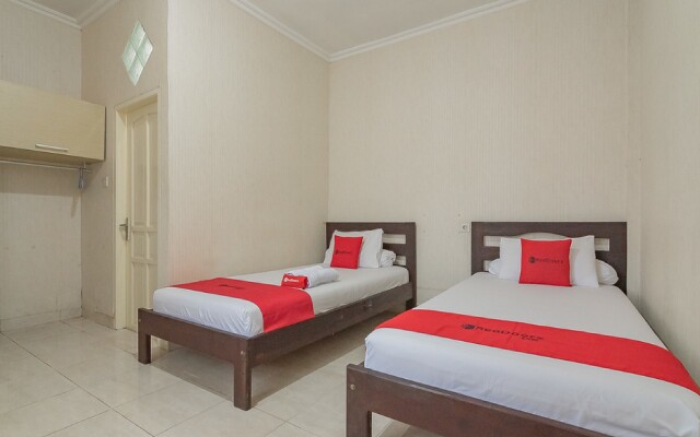 RedDoorz Syariah near Terminal Batu Ampar 2