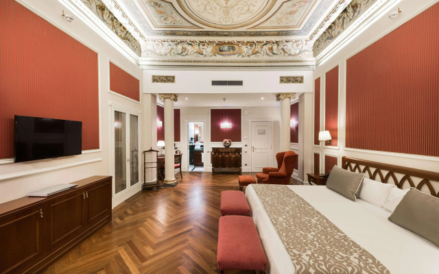 Catalonia Las Cortes Hotel
