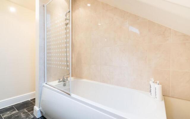 Luxury 2BDR duplex apt, N London, 2 floors
