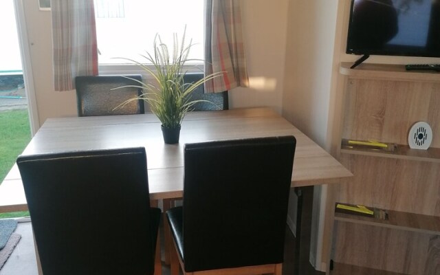 4-bedroom Caravan/static Home in Clacton-on-sea