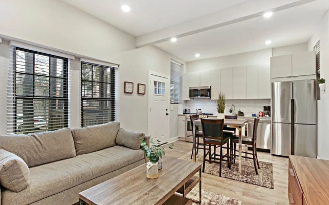 3BR Comfy Apt in Logan Square