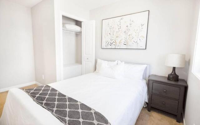 3BR Condo With Free Parking and In-suite Laundry