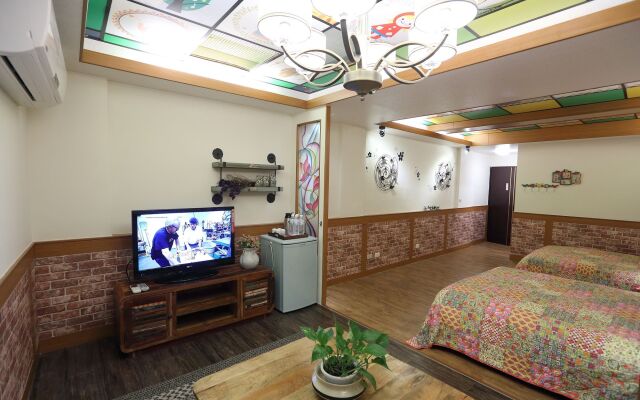 First Place B&B - Hualien Railway Station