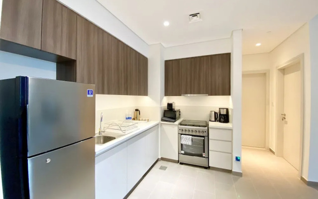 Marco Polo - Lofty Apt with Balcony Near Dubai Hills Mall