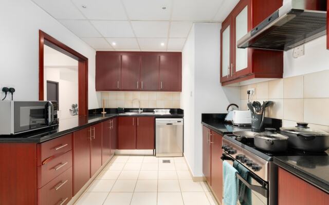 Whitesage - Magnificent Waterfront Apt, Steps From the Beach