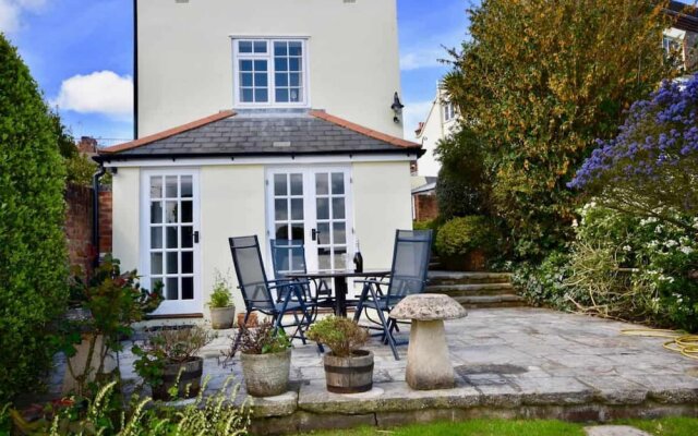 Mulberry 3 bed Cowes Cottage, Solent Views (Sleeps 6)