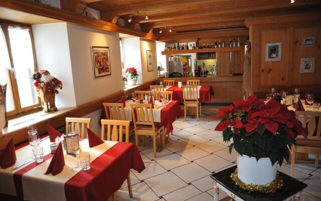 Hotel Restaurant Crusch Alba