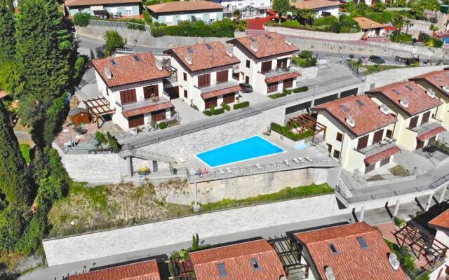 La Quiete 07 lake view Apartment by Gardadomusmea