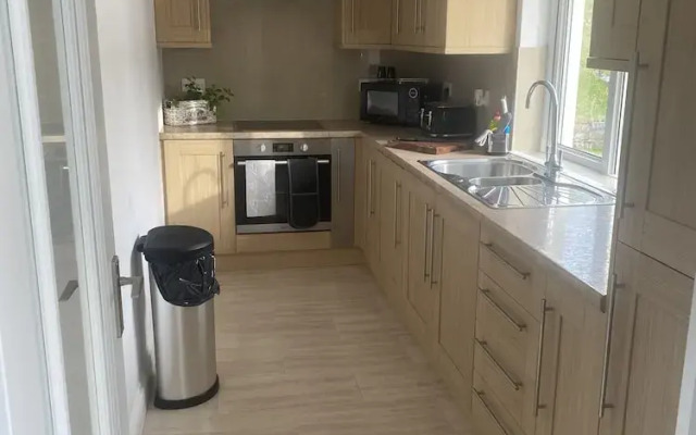 Beautiful 2 Bed Bungalow in Laugharne Situated