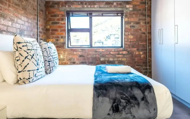 Elegant Sea Point Retreat Splendid Views Wifi