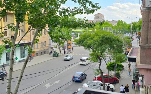 Прекрасная 4-ех комнатная квартира в самом центре