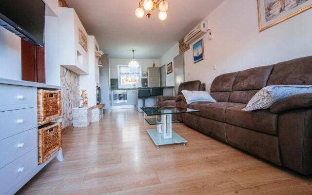Beautiful Holiday Home With Private Pool, Nice Garden With Relax Area, Taverne
