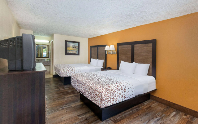 Americana Inn, a Travelodge by Wyndham