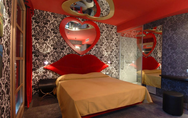 Motel Hotel Piranha
