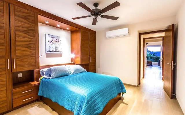 2087 - Eleven by Cosmo 11C3