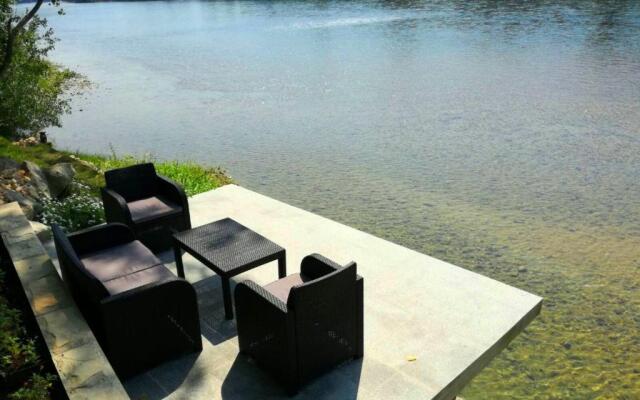 Riverside Guesthouse
