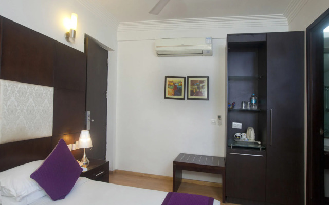 OYO 349 Hotel Emblem