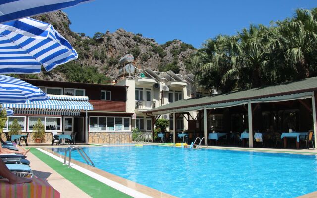 Canada Hotel & Bungalows