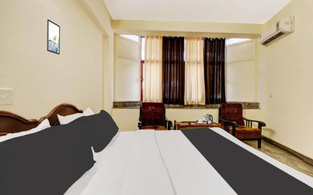 OYO 15837 Hotel Rvee's Regency