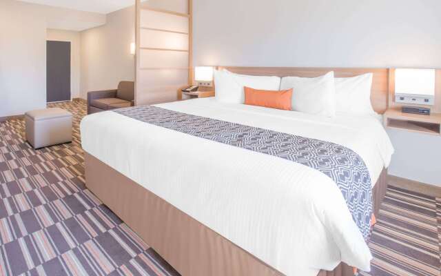 Microtel Inn & Suites by Wyndham Cuauhtemoc Campos Menonitas