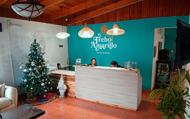 Trebol Amarillo Bed & Breakfast