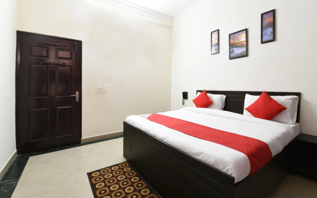 OYO 10759 Hotel Golden Nest