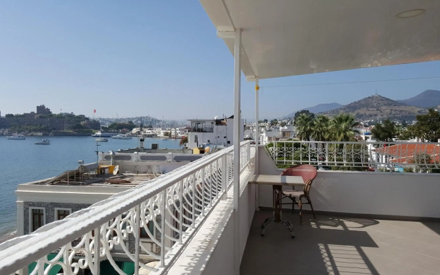Artemis Hotel