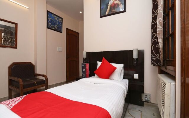 OYO 14390 Hotel Samrat