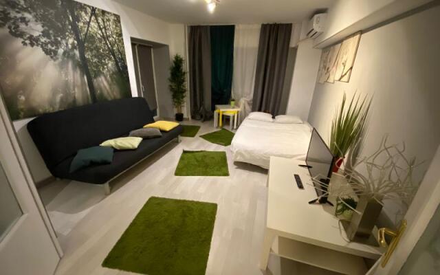 Green Apartment No 14