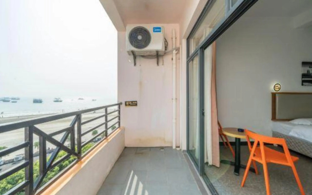 Beihai Seaview Caiyun Hotel (Qiaogang Beach Qiaogang Fengqing Street)