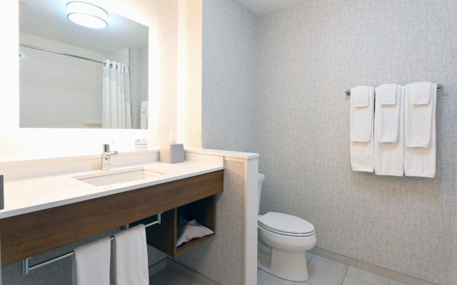 Holiday Inn Express & Suites Aurora by IHG