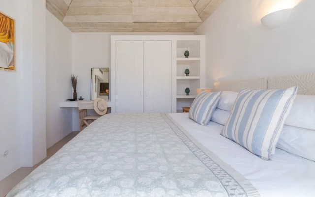 Wooden Villa By Cadenzalux