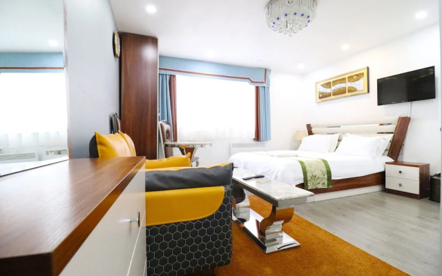 Queen Stay Apartments