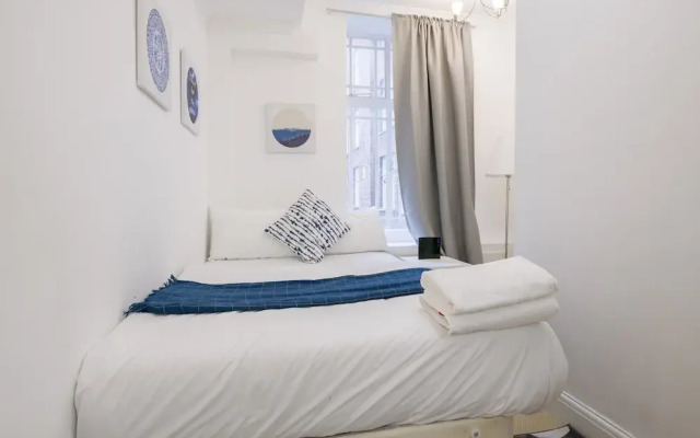 Lovely & Spacious 2 Bedroom APR Queensway