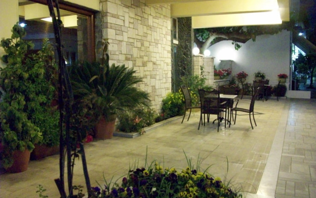Neda Hotel