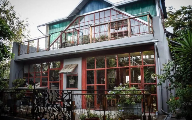 (Sub)urban retreat