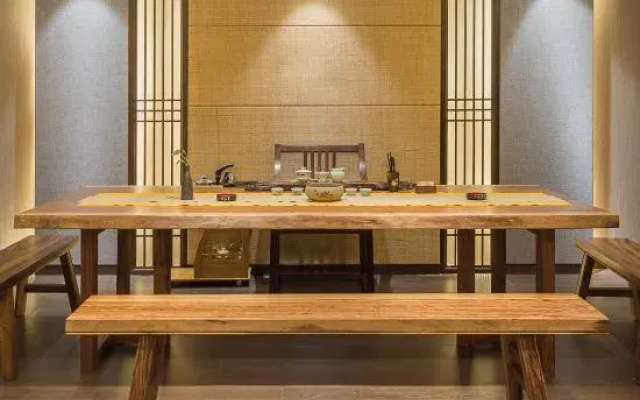 Taizhou Laoliangfang Shengpin Holiday Yishu Hotel