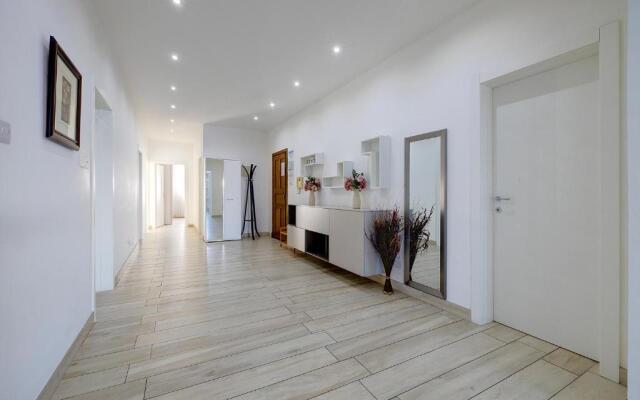 Stylish 3 Bedroom Holiday Apartment in St Julians