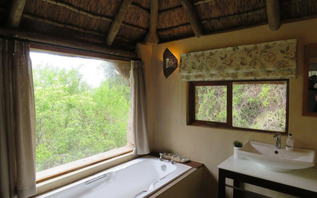 Woodbury Lodge - Amakhala Game Reserve