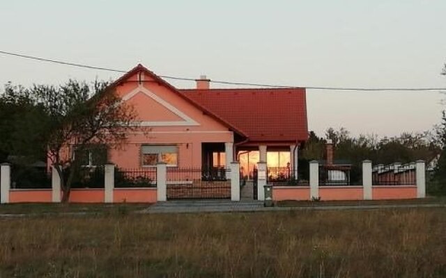 Villa Piros