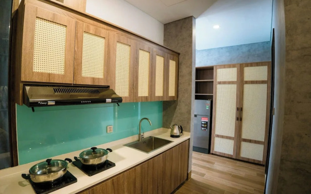 Gold Riverside Apartment & Villa