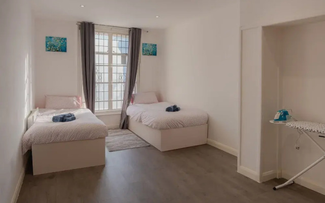 2br-sleeps5-citycentre-ws98