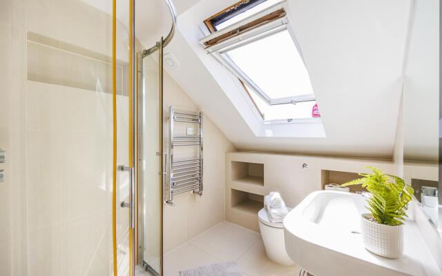 London House Sleeps 12 Free Parking Wifi